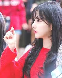 (pic cred to right owner) · sinb fixed the camera infront of her as jhope put a pack of marshmallow on the table. Pin By Yuki Motto On Gfriend Potongan Rambut Rambut Kecantikan