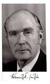 Patrick Hillery Signed 4" x 7" Photo 1990