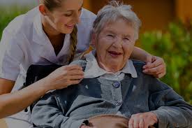 Pâine înmuiată în apă, margarină aruncată peste bucățile de pâine și salam. Camin De Batrani Bucuresti Centru De Ingrijire Si Azil De Batrani