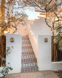 Cette Maison Dans Le Desert A Adopte Les Couleurs De La Terre Environnante Planete Deco A Homes World Couleurs De Terre Architecture Mediterraneenne Maisons De Style Espagnol
