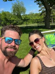 Riley Armstrong (@rilesarmy)