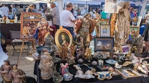 The lower ground floor is anchored by carrefour, while the top floor features a gsc multiplex. 8 Top Flea Markets In Miami Fun Shopping Experience Triphobo