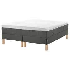 Ce petit meuble très pratique permet de poser téléphone, réveil ou livre afin de les avoir à portée de main une fois installé dans son lit. Espevar Boxspring Hovag Middelhard Tussoy Donkergrijs Ikea Ikea Bett Schlafcouch Bettpodest