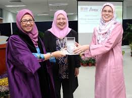 Jabatan perubatan masyarakat pusat pengajian sains perubatan usm kampus kesihatan 1 6150 kubang kerian. Usm News Portal Pengurusan Tertinggi Usm Raikan Persaraan Engku Razifah Dan Pelantikan Rugayah Ali Sebagai Ketua Pustakawan Usm Yang Baharu