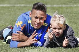 69 470 861 вподобання · 1 302 517 осіб обговорюють це. Paris Saint Germain Boss Bestatigt Santos Wollte Neymar Ausleihen