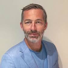 Damien Smart's Instagram, Twitter & Facebook