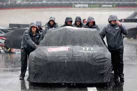 Per nascar reporter jeff gluck, busch got on the golf cart after signing autographs, and the man apparently hit busch on the arm. Nascar Cup Series Race At Bristol Postponed Due To Rain Sbnation Com