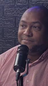 Exalcalde denuncia abandono de obras en La Caleta. El exalcalde del  municipio de La Caleta, Marcial Reyes, hizo un llamado público al actual  alcalde Máximo Soriano, instándolo a dar mantenimiento inmediato a