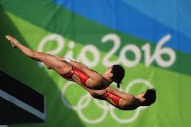 Yuan cao wins gold for china in men's 3m springboard rio 2016.watch the full competition here: What Synchronized Divers Say To Each Other Before The Plunge The New York Times