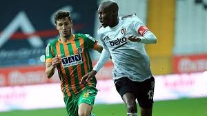 Transfer konusundaki soruya yanıt veren emre kocadağ, salih uçan. Salih Ucan Besiktas Alanyaspor Maci Sonrasi Patladi