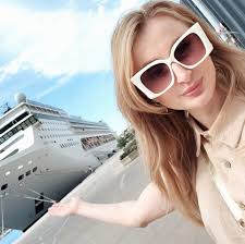 Looking for a nice bar .. for a couple of drinks and nibbles. Intrested in  local pubs and 'band'clubs too !