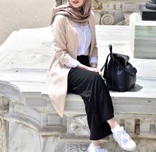 Baju wanita mengambil peranan yang sangat penting dalam dunia fashion wanita. 87 Fesyen Muslimah Ideas Fesyen Busana Fesyen Wanita
