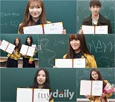 Of performing arts selama beberapa tahun, netizen kembali memperbincangkan interaksi menggemaskan antara dk seventeen dan yuju gfriend. Classmates Seventeen S Dk Gfriend Yuju Graduate From High School Daily K Pop News Latest K Pop News
