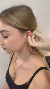Bezpieczny piercing helix