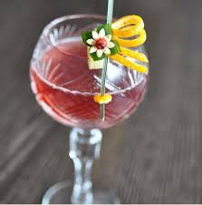 Cocktail Garnieren Cocktails In 2020 Drink Garnishing Cocktail Garnish Cocktail Decoration