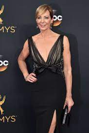 Allison janney said she was convinced cbs would renew mom, and that she assumes there's a very specific reason why it's ending in may after eight seasons. Allison Janney Starportrat News Bilder Gala De