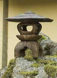 Stone Lanterns Were Developed In 16th Century Japan As A Method Of Lighting Garden Paths Leading To Tea Japanese Garden Japanese Stone Lanterns Garden Lanterns