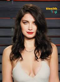 Eve hewson is a daughter of ali hewson, actress, and paul david hewson who is the lead singer of u2. Eve Hewson Diet Plan And Workout Routine Age Height Body Measurements 2020 Health Yogi