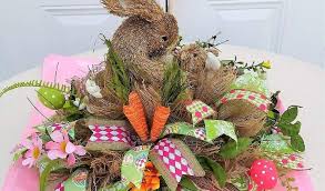 Iepurasul de paste isi are originile in germania, fiind mentionat pentru prima data in jurul anului 1500 in diverse scrieri. Cadouri Florale De Paste Pentru Cei Dragi Flori Aniversare