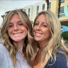 Kelli Long's Instagram, Twitter & Facebook