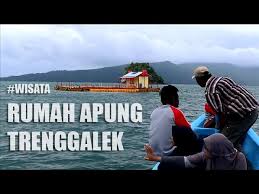 Juga ada penjual es kelapa. Wisata Unik Rumah Apung Trenggalek Youtube