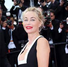 Tropez (some sources say gassin), on the french riviera, the daughter of geneviève galéa, a former model, and guy béart, a. Film Star Emmanuelle Beart Auf Instagram Zeige Ich Mich Wie Ich Bin Welt
