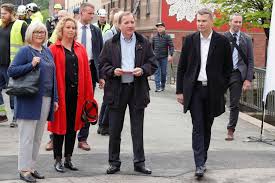 Statsministern leder regeringen, vars statsråd utses av statsministern, samt är myndighetschef för regeringskansliet. Statsministerns Snabbvisit I Boras