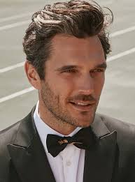 Le noeud papillon satiné rose dorée