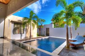This pool finish adds a watertight seal and makes the surface smoother for contact with swimmers than the underlying rough concrete shell. Types Of Pool Finishes Design Guide Designing Idea