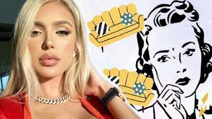 внимательно посмотрите на девушек в бикини что здесь не так Model Pokazala Foto V Bikini No Lyudi Uvideli Lish Eyo Divan