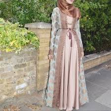Desain baju muslim abaya ini tampak modern dengan aksen atau detail renda di bagian ujung abaya. It S Okay That S Love Abayas Desain Abaya Gaun