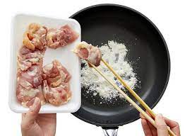 チ推しポイント その1 肉の下処理 いたしません 肉を切る 余分な脂肪を取る の下処理はいっさいナシ パックからすぐにフライパンに肉を放り込めて 超絶スピーディ その2 下味つけ いたしません まず下味をつけて は もうやめ