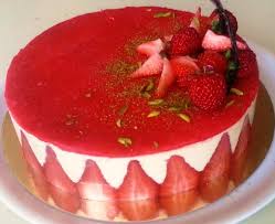 Le Fraisier Est Une Patisserie A Base De Fraises De Genoise De Creme Recouverte Parfois D Une Minc Recette Fraisier Recette Facile Recette Fraisier Mercotte