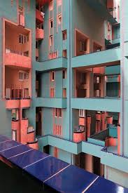 20 Maisons Colorees Reperees Dans Le Monde Elle Decoration Mouvement Moderne Maisons Colorees Modele Architecture