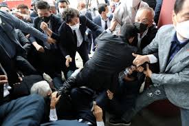 광주 재개발 개입 의혹 문흥식 전 5·18구속부상자회장 해외 도피 포토갤러리 광주 민주화항쟁. í¬í†  5 18 ê¸°ë…ì‹ìž¥ì„œ ëª¸ì‹¸ì›€ ì•„ìˆ˜ë¼ìž¥ ì„œìš¸ì‹ ë¬¸