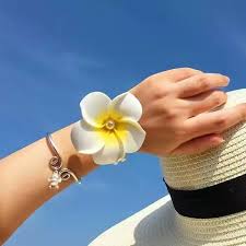 White Frangipani With Pearl Bracelet Frangipani Bracelets Necessary Accessories Sand Beach Resort Pearl Flower Headband Pearl Bracelet Floral Rings