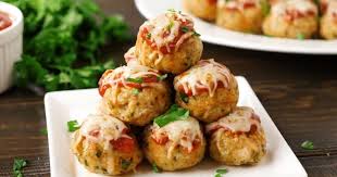 Boulettes De Viande Au Poulet Et Au Parmesan Le Repas Parfait Des Soirees Pressees Recette Boulettes De Viande Boulette De Viande Recette Boulette