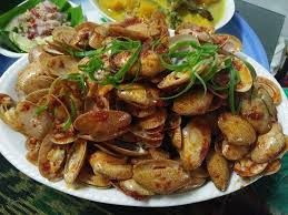 Tumis bawang merah dan bawang putih hingga kekuningan. Resepi Lala Masak Pedas Simple