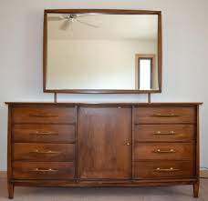 Davis & lohse fine cabinetry is your #1 source for custom made cabinetry for kitchens the company was founded in 1972 as plastics unlimited by roy and nancy davis, among others. Mid Century Modern Davis Cabinet Co Dresser 345 Auction
