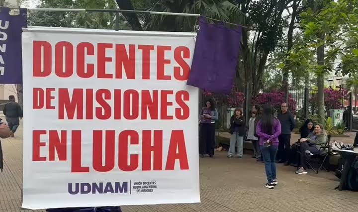 Docentes misioneros de paro y 