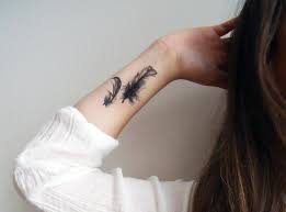 40 coole handgelenk tattoo vorlagen infinity 15. Tattoo Am Handgelenk Innen Und Aussen 26 Coole Motive Fur Eine Frau