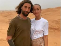 Giorgia palmas (born 5 march 1982) is an italian television personality and model. Brumotti Convive Con Annachiara Frecciatina A Giorgia Palmas