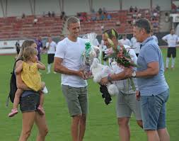 Tomáš souček v rozhovoru s jiřím hoškem. Fotogalerie Tomas Soucek S Manzelkou Natalii