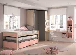 Dormitorios juveniles pequeños compartidos, pueden incluir un diseño neutral que vaya acorde con los gustos de los dos inquilinos, o bien, dividir los espacios y elegir diseños por separado para la decoración de dormitorios juveniles pequeños para dos, siempre buscando no saturar la habitación mediante muebles que estarían demás. 11 Dormitorios Juveniles De El Corte Ingles