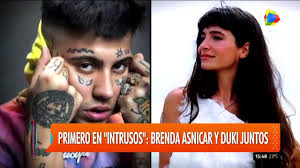 En una historia de instagram, duki mostró imágenes de lo que sería un almuerzo familiar. Las Pruebas Del Romance Entre Asnicar Y Duki Youtube