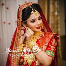 Pin By Eddie Vigil On Bengali Bride Indian Wedding Pictures Bengali Bridal Makeup Bride Poses
