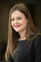 How can women stop lagging men in investing?