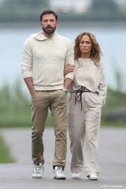 Old flames turned rekindled love story! Jennifer Lopez And Ben Affleck Vacation In The Hamptons Popsugar Celebrity