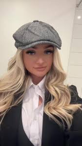 Ells (@elliegingell)