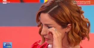 La carriera televisiva di andrea delogu vede il suo inizio nel 2002; Andrea Delogu Piange In Diretta I Gemellini Uccisi Lacrime A Rai 1 Per Elena E Diego